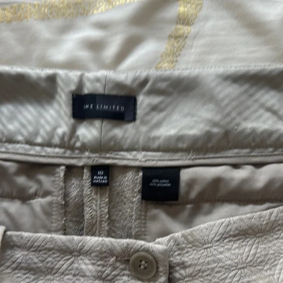 Elegant Brown Pattern Women's Shorts - Picture 2 of 3